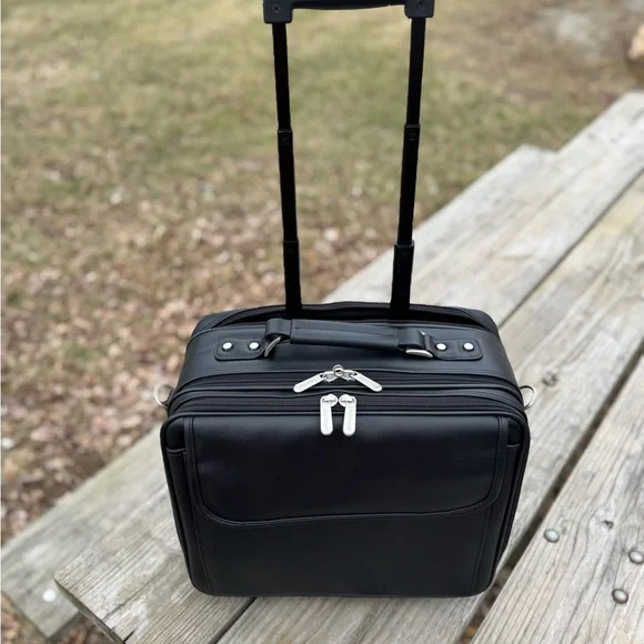 Fellowes Black Leather Wheeled Carry-on Travel Bag
22" handle #Pilots #Business - Picture 10 of 15